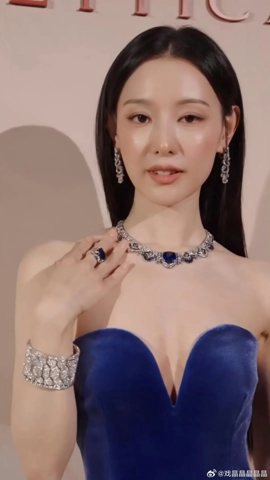 金智媛怎么变成图2的样子，以前图一的样子多美啊 