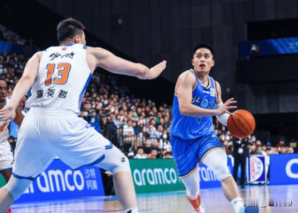 CBA常规赛：陈盈骏23分钟29分7记三分 北京三分雨111-84大胜新疆

C