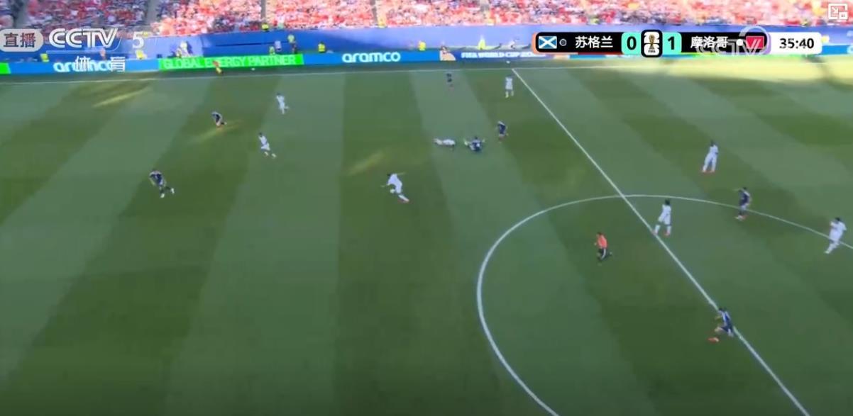 摩洛哥1-0苏格兰，
赛巴里1分钟左右闪电进球，
又是一个快速进球的记录，
背后