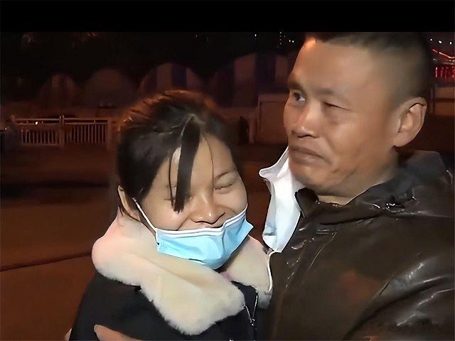 “爸爸，我是你女儿啊！”四川省男子刘明兴活了多久就单身了多久，然而就在他51岁这
