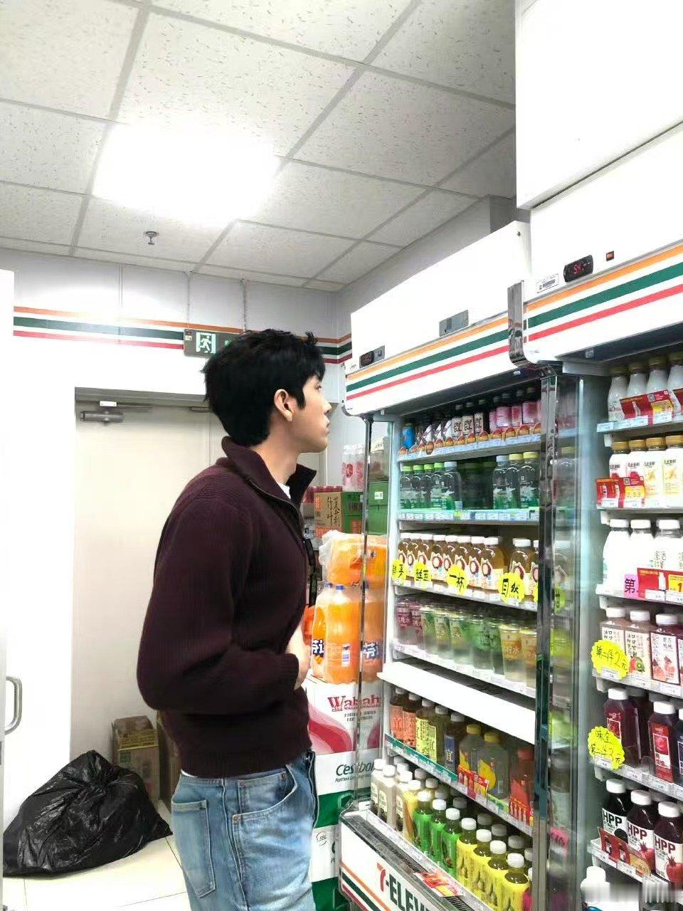 井柏然走走走去逛超市井柏然逛超市大片 逛超市也能逛出大片 ​ ​​​