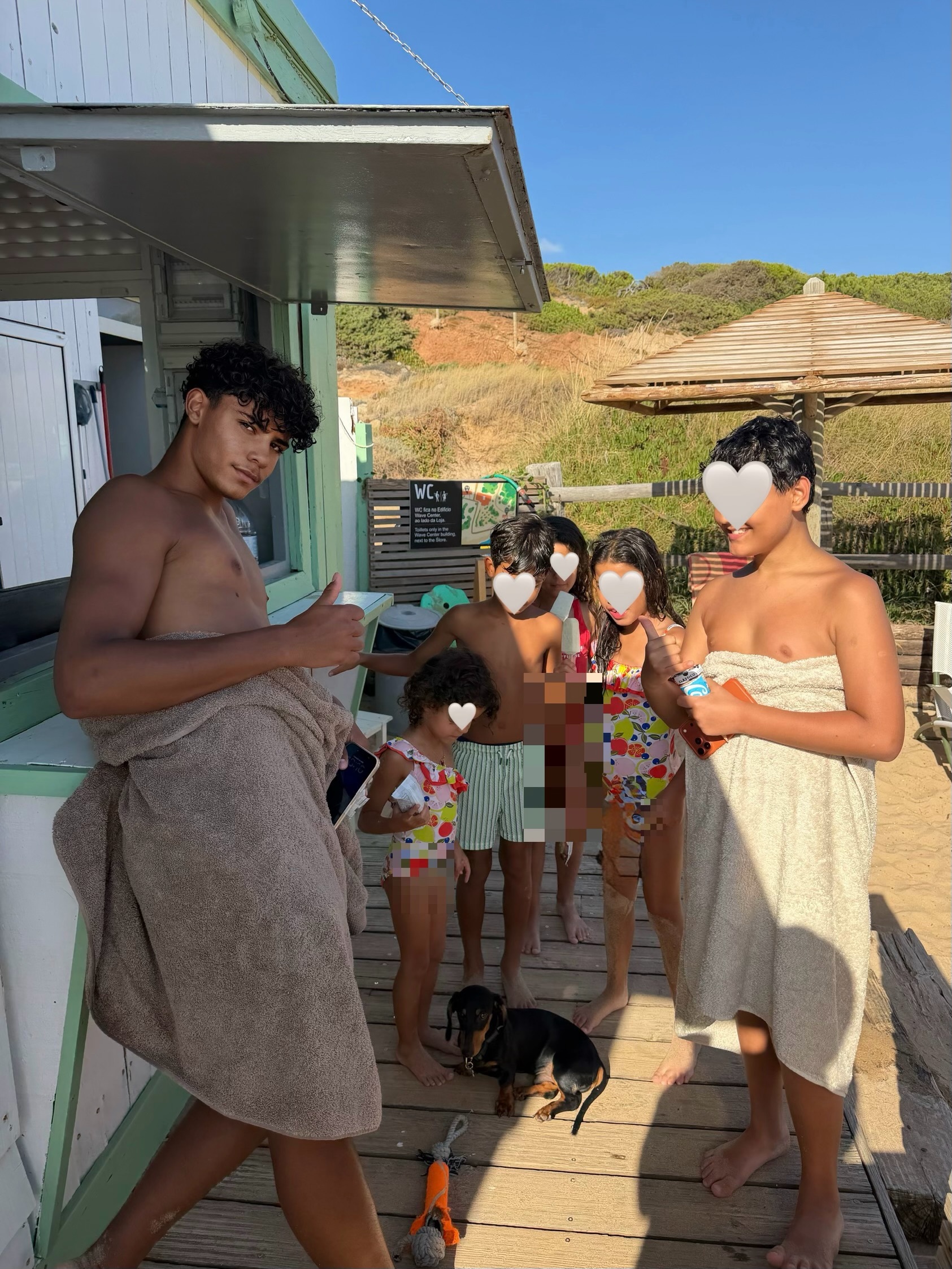 C罗 明信片更新啦 和宝宝们一起打高尔夫了 