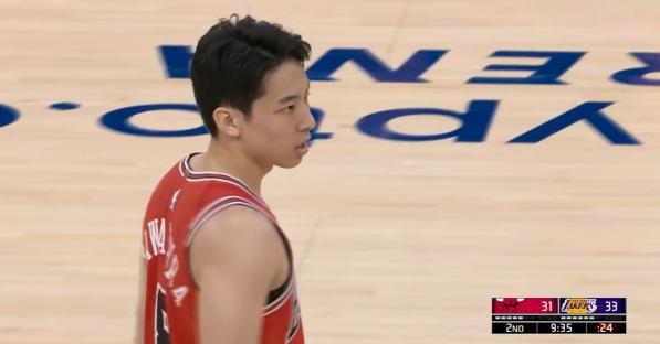 公牛后卫河村勇辉真是有两把刷子！虽然今天公牛在客场以130：142输给了湖人，但