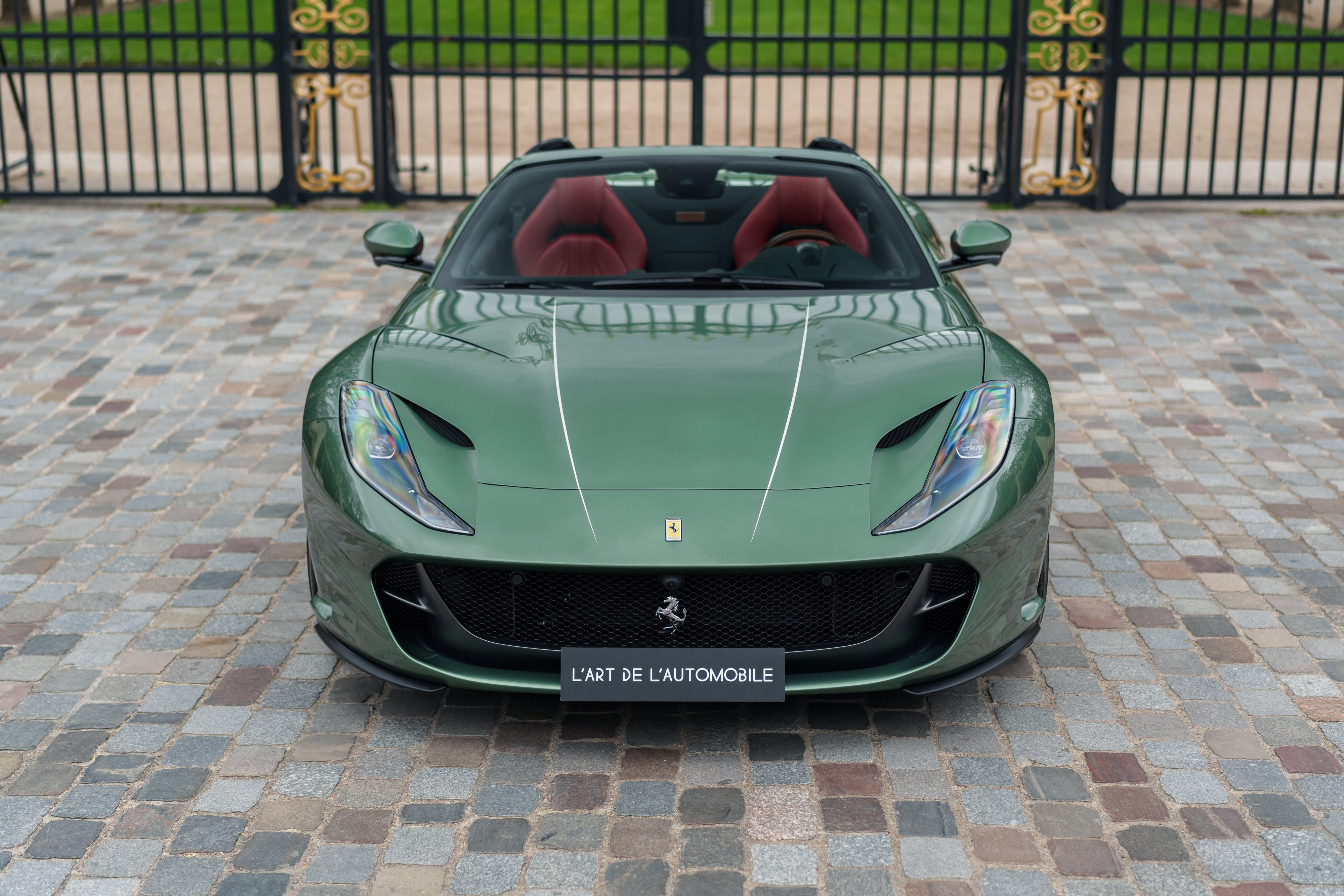 Ferrari 812 GTS法拉利时隔 50 年后重新推出的 V12 敞篷跑车