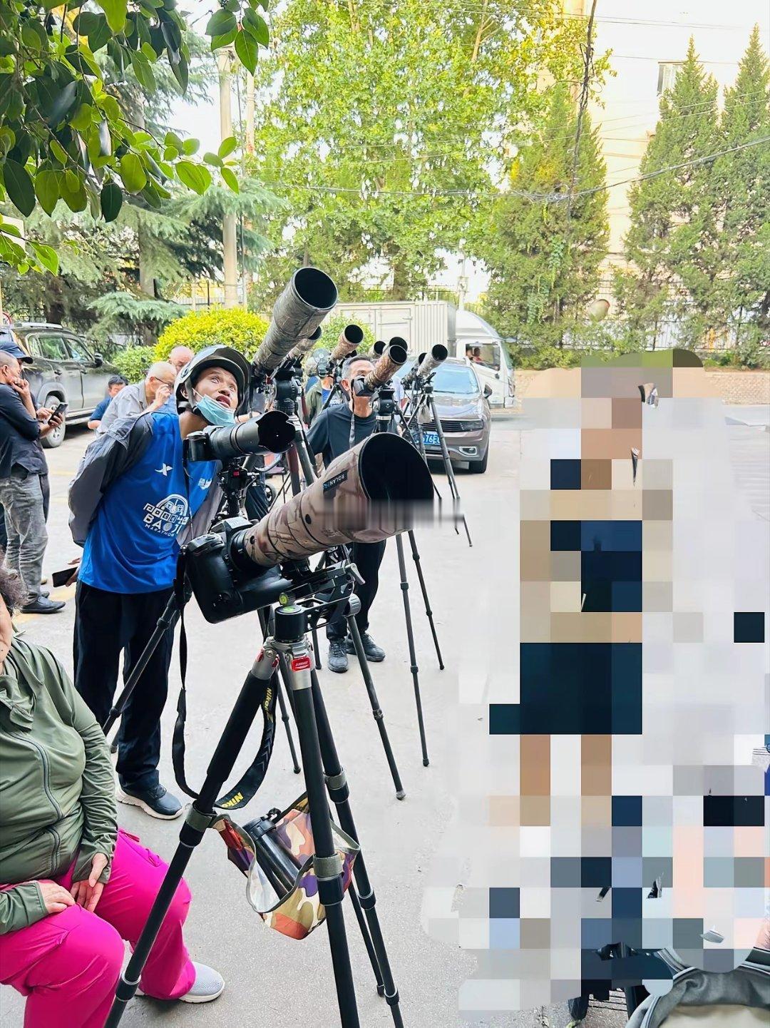 宝鸡气象局门口长枪短炮都在拍 