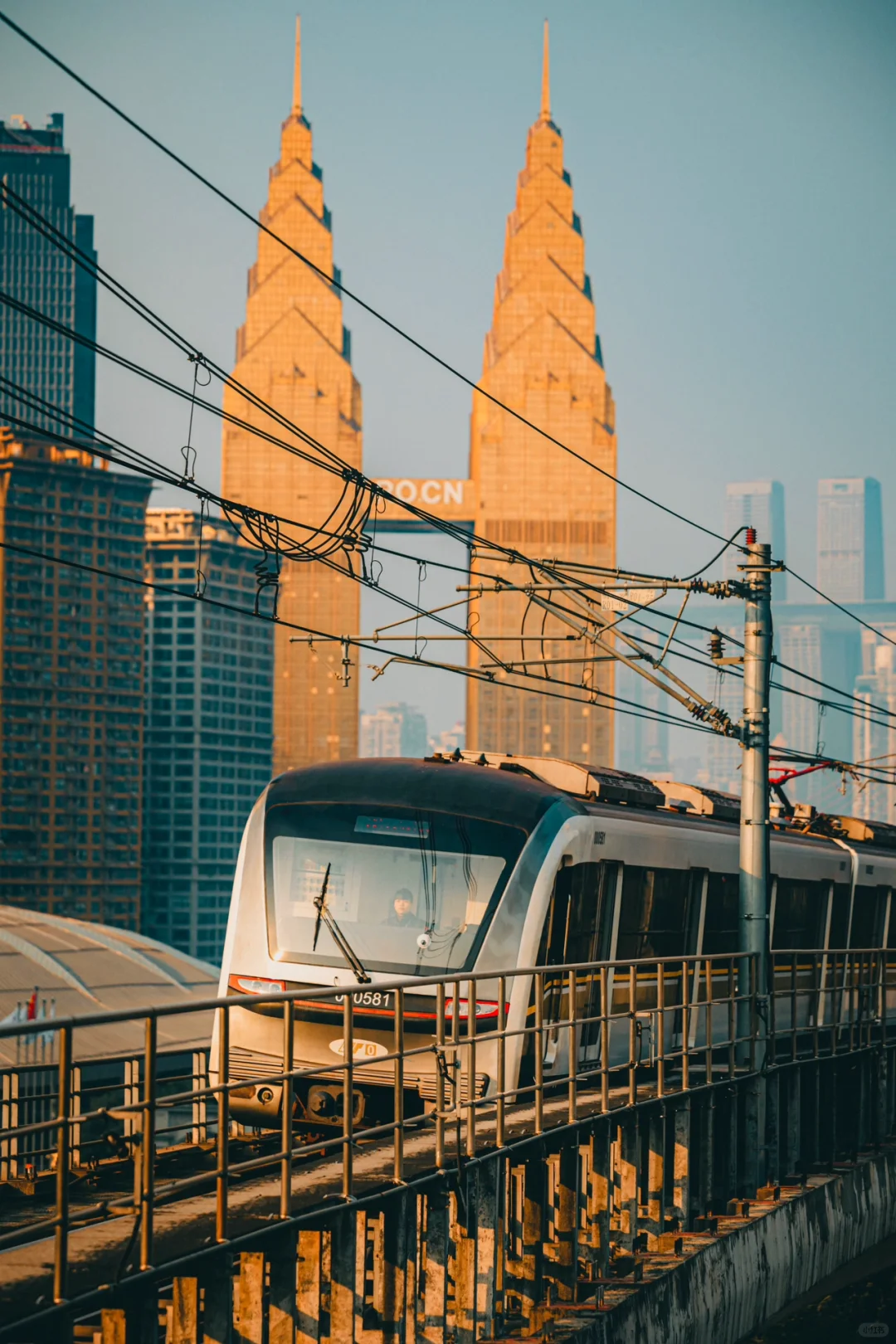 这应该是我在重庆最喜欢的一座轻轨站🚉！！