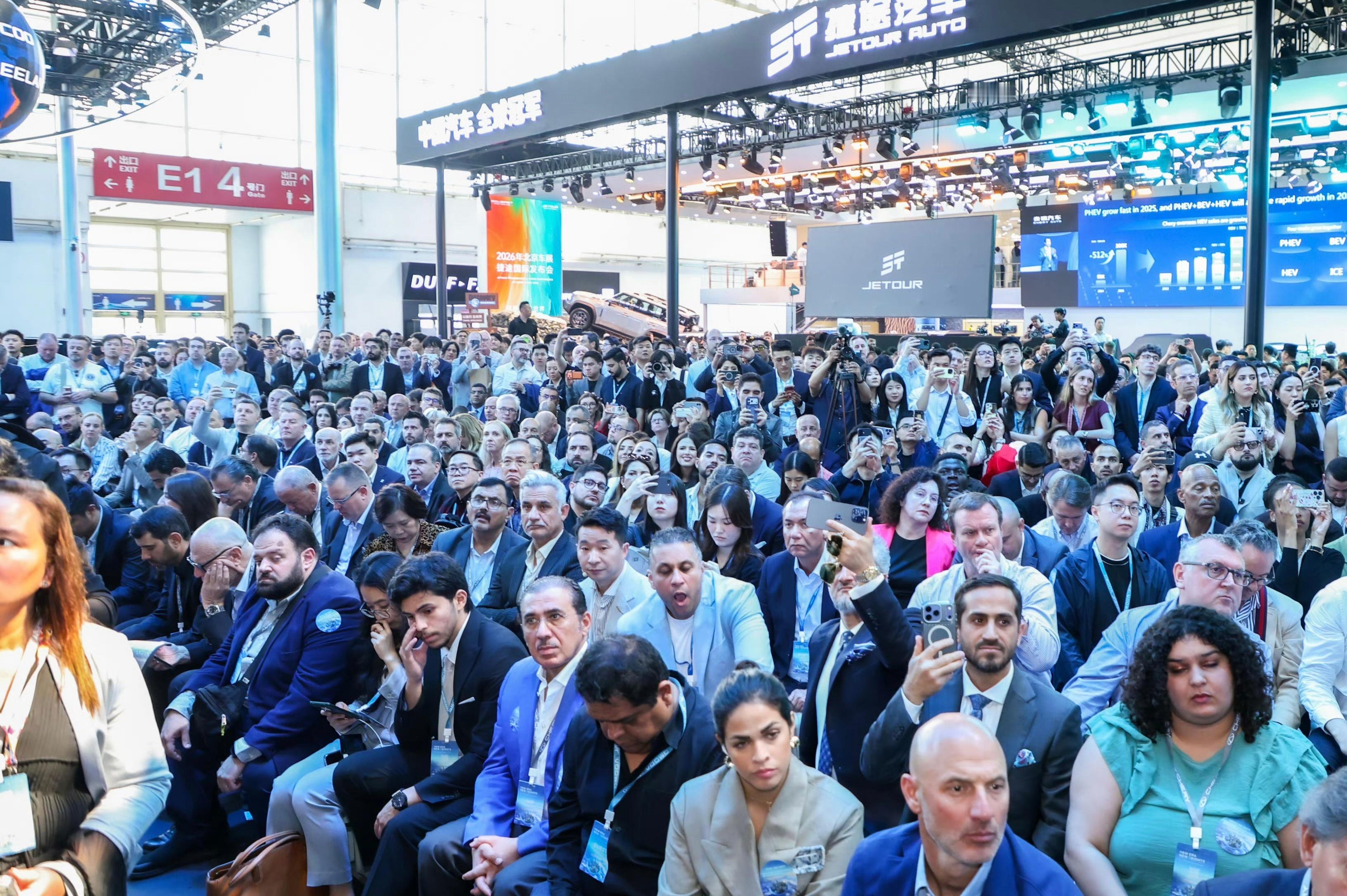 奇瑞最近的全球化，真的不简单北京车展 奇瑞展台这次真的满眼都是外国人打卡，中国汽