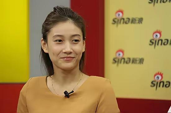 啜妮饰演肖工安同志的媳妇，敢爱敢恨，知性从容，看到斯嘉丽的影子和灵魂，中国式的比