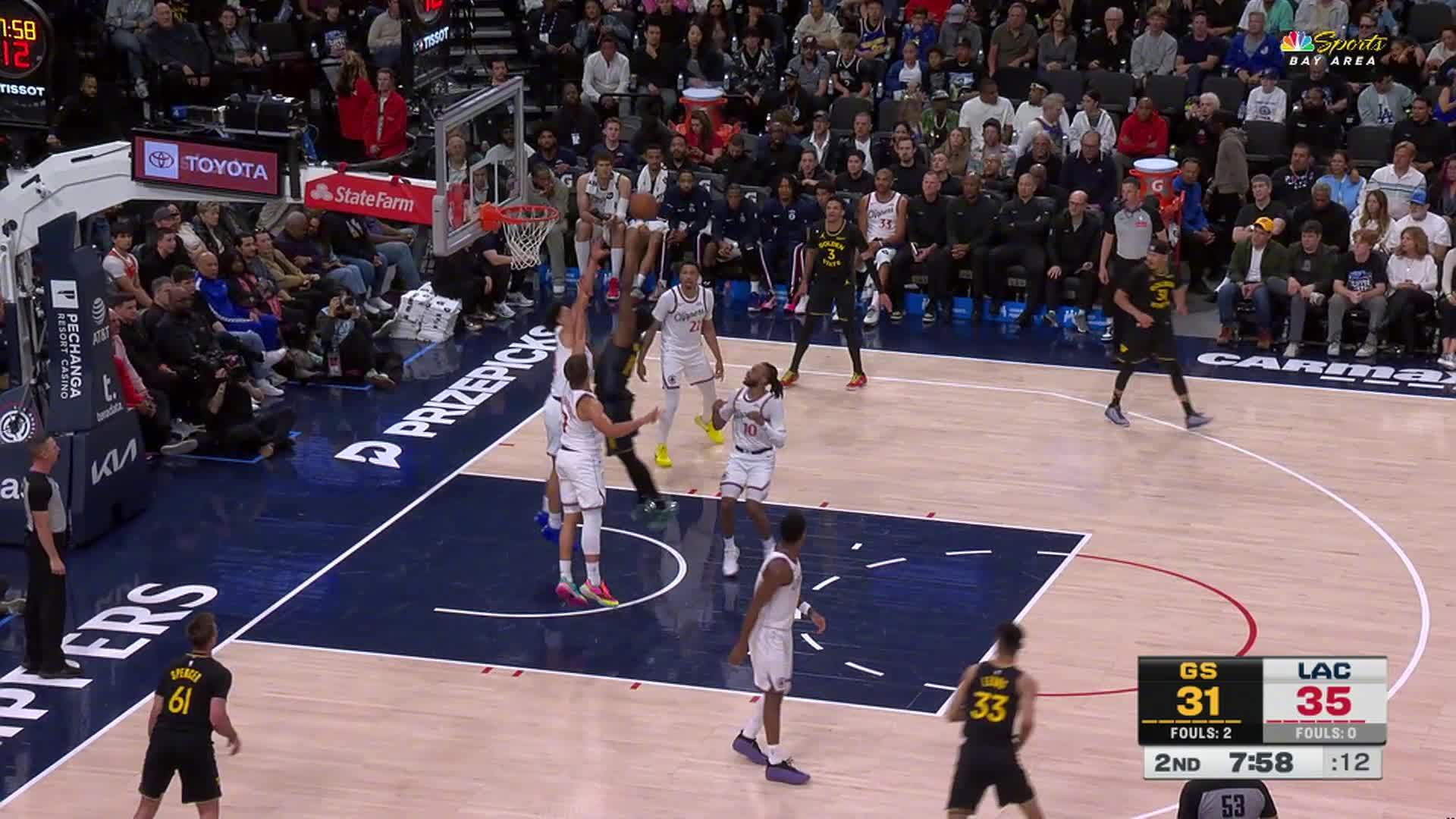 威廉姆斯上篮打进🏀勇士33:37快船。勇士vs快船