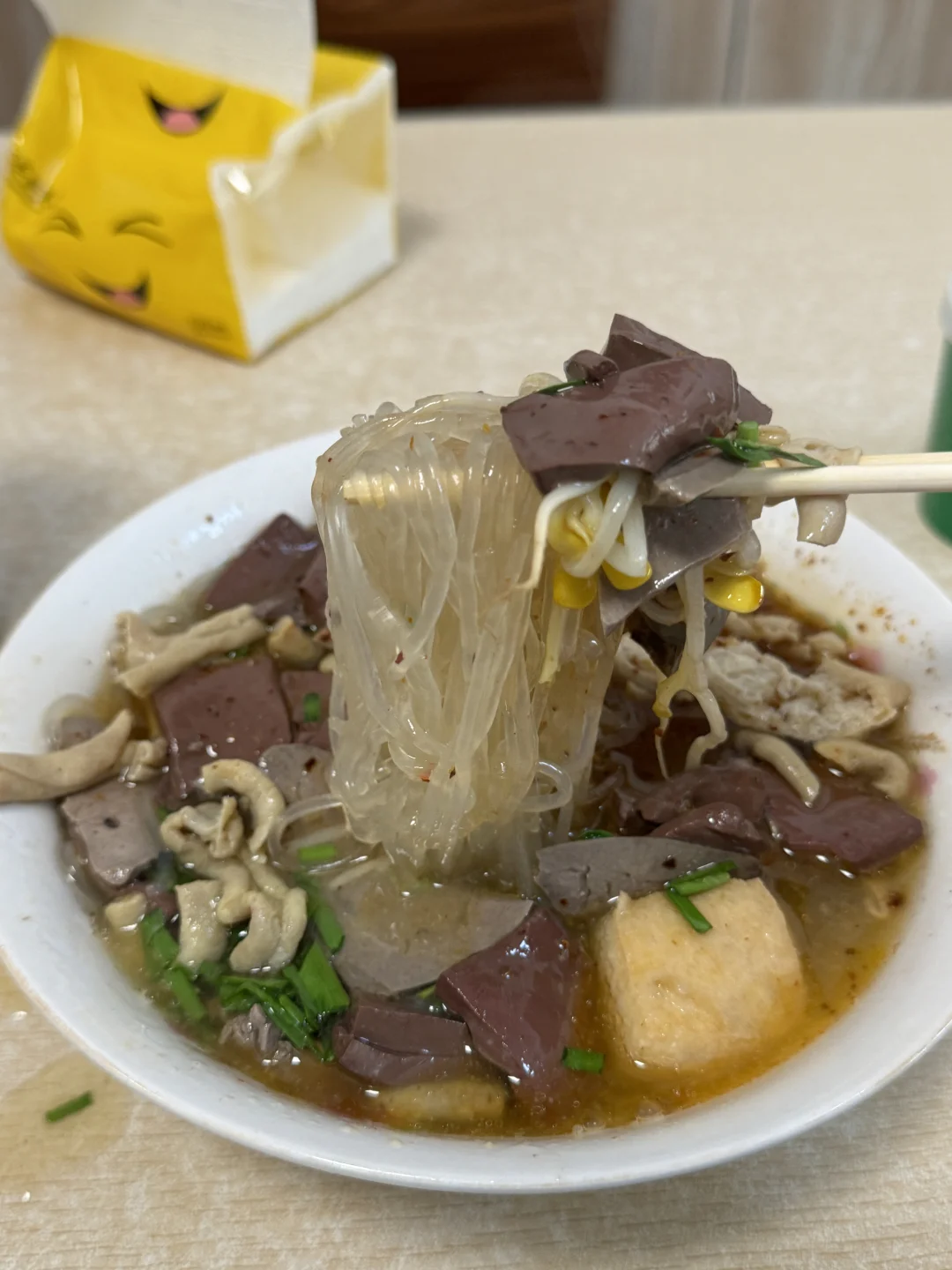 在镇江，最怕关门的鸭血粉丝