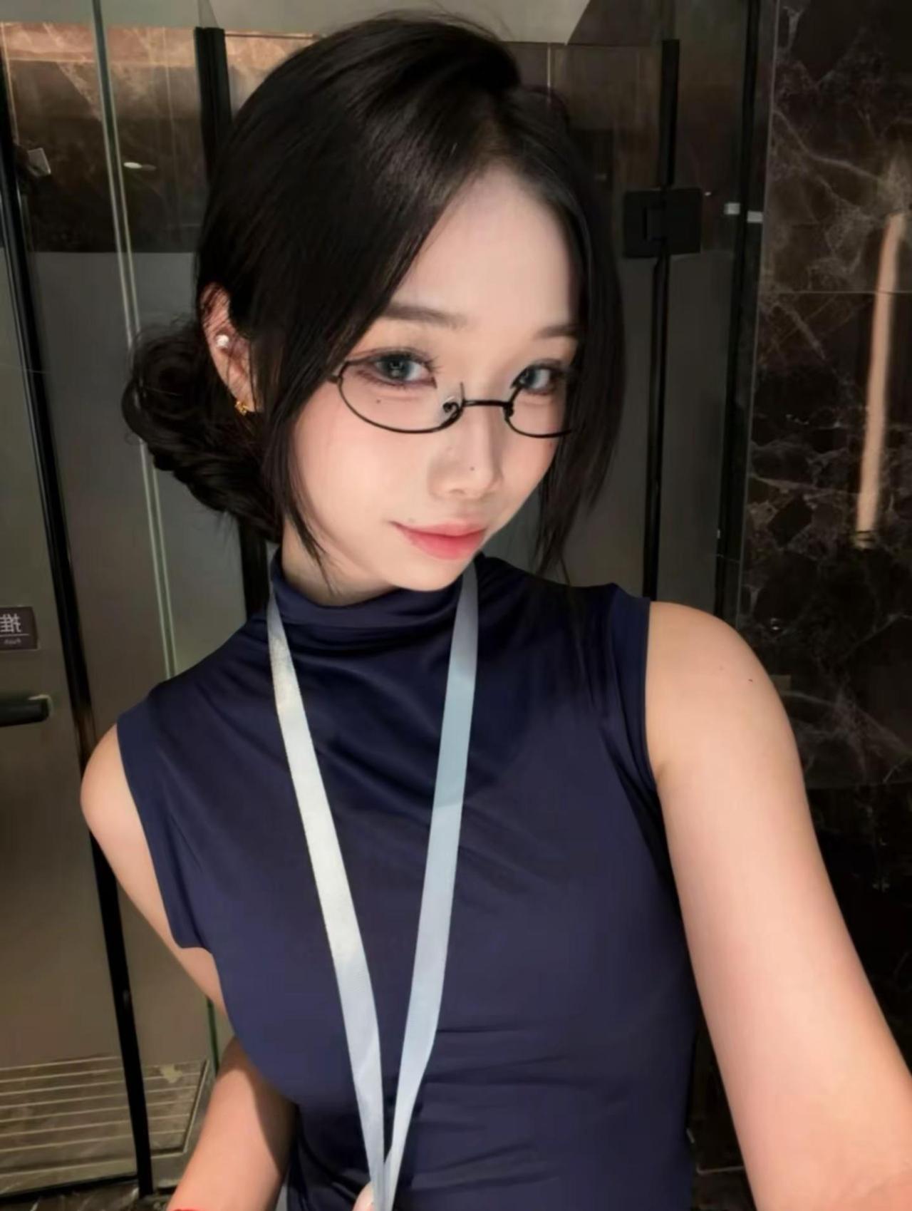 那天看见你的眼睛 我懵逼了兄弟 我好喜欢你