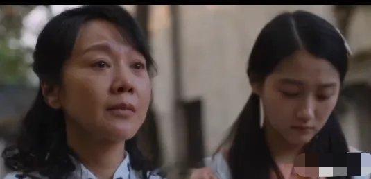 闫妮演出了友情的救赎感年代剧有很多，但像《小巷人家》这样，着重刻画两位女性之间互