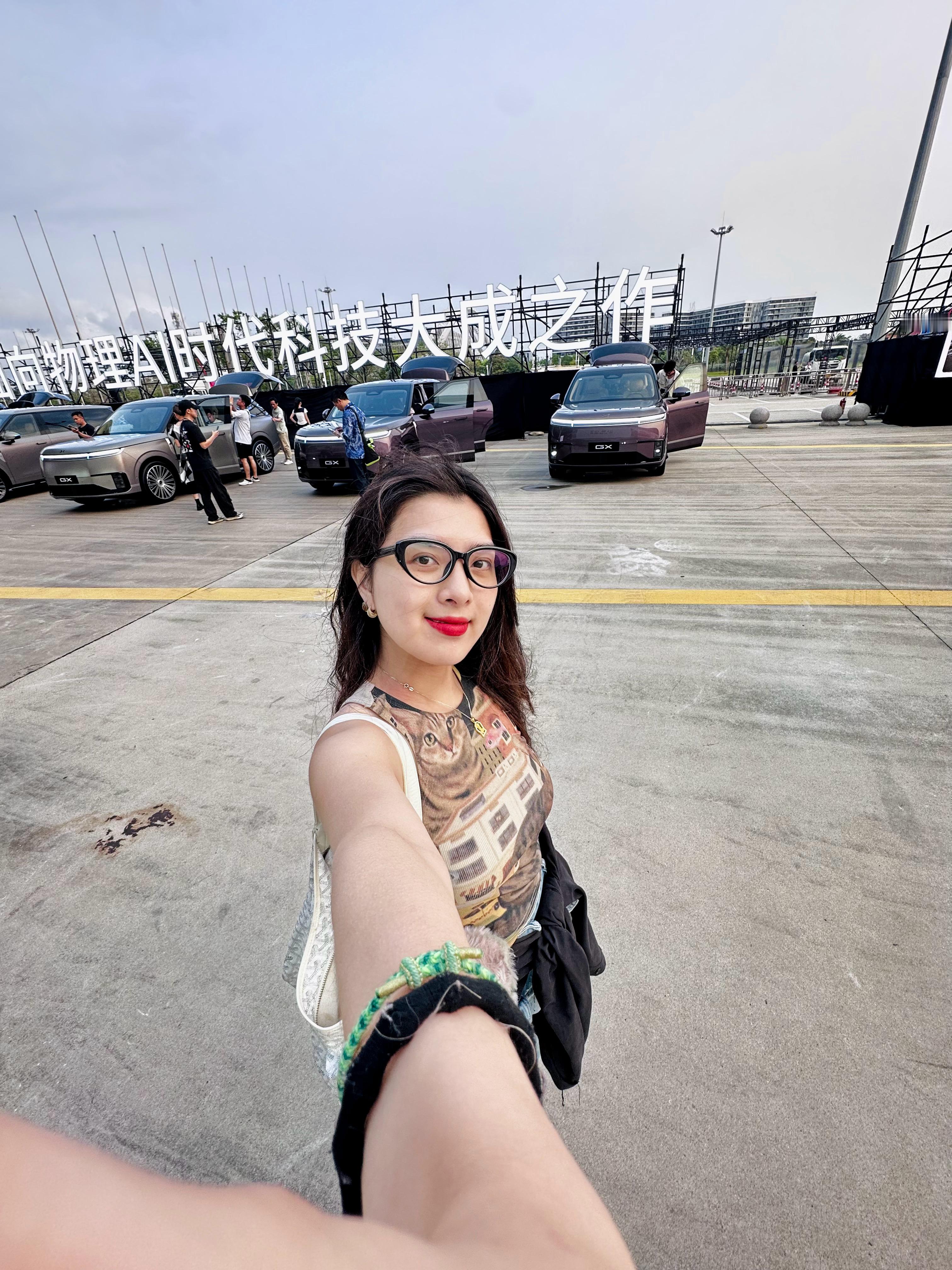 到发布会现场咯！新科技旗舰小鹏GX今晚预售小鹏GX把四大安全测试场搬到发布会 深