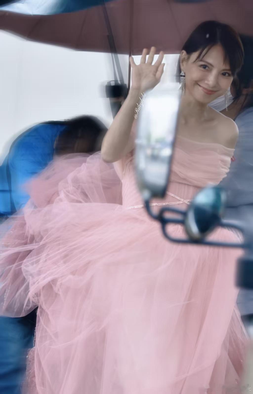 突然get袁咏仪说李心洁可爱了 真的被李心洁圈粉了，率真开朗、活力满满，唱歌跳舞