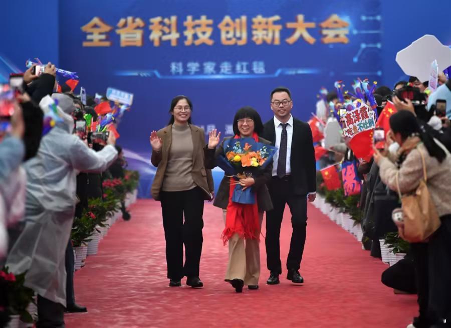 无刺武昌鱼有望量产1月4日，华中农业大学教授高泽霞与团队亮相科技创新大会。其研究