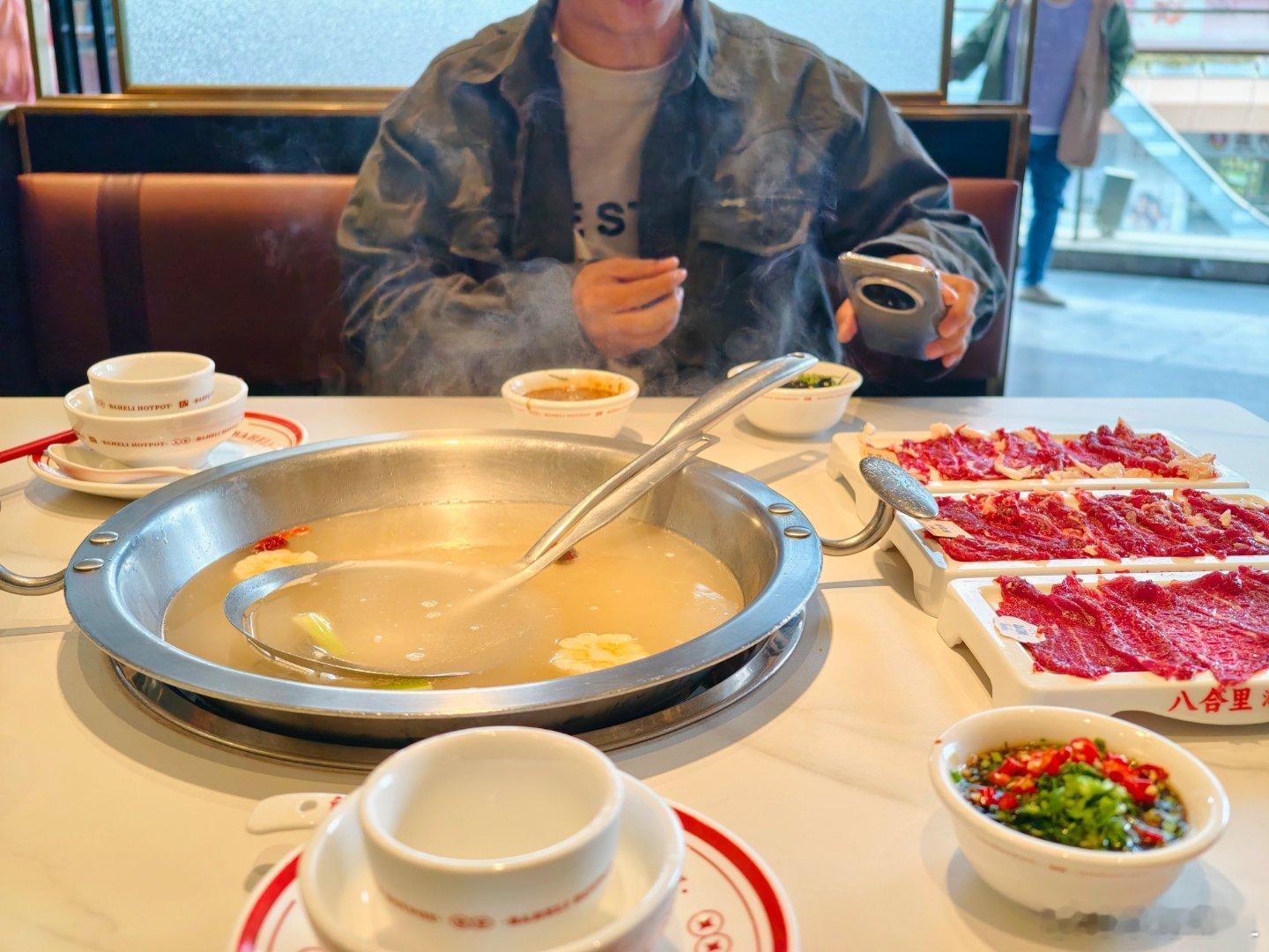 被禁言就了不起啊？这人打算赖上了！天天让我请他吃饭！