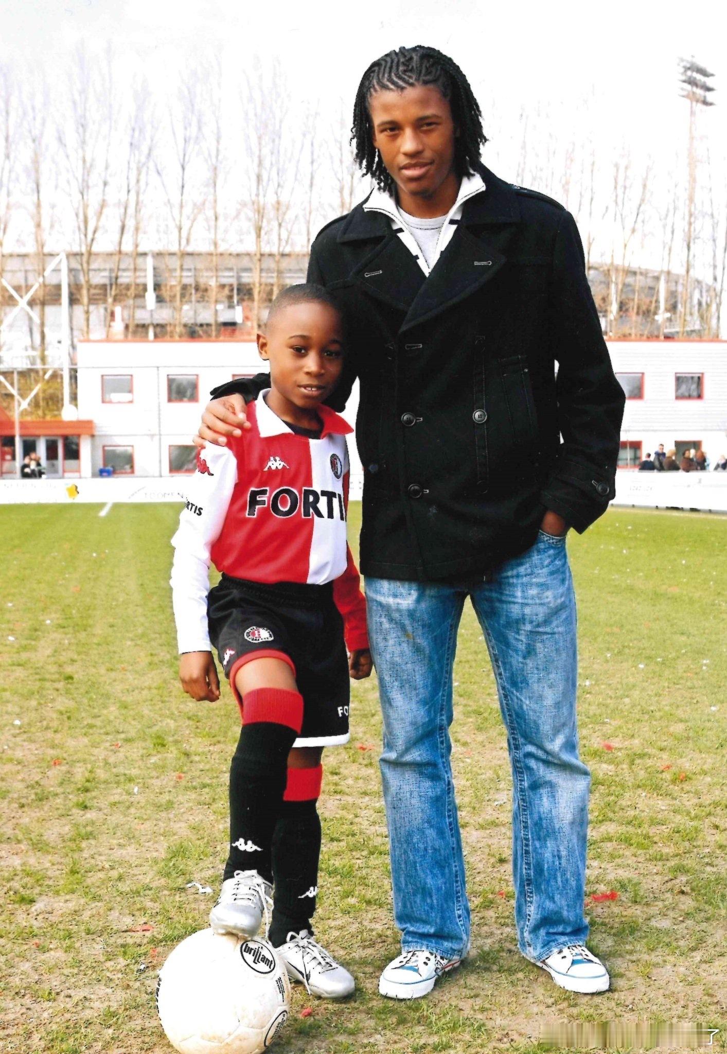 年轻的格特鲁伊达与·维纳尔杜姆同框 