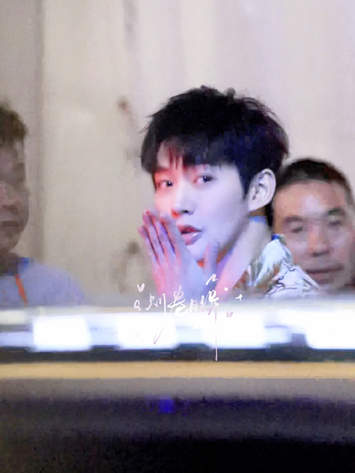 邓为吐舌wink邓为对粉丝吐舌wink  花少 8 邓为路透封神，wink 吐舌