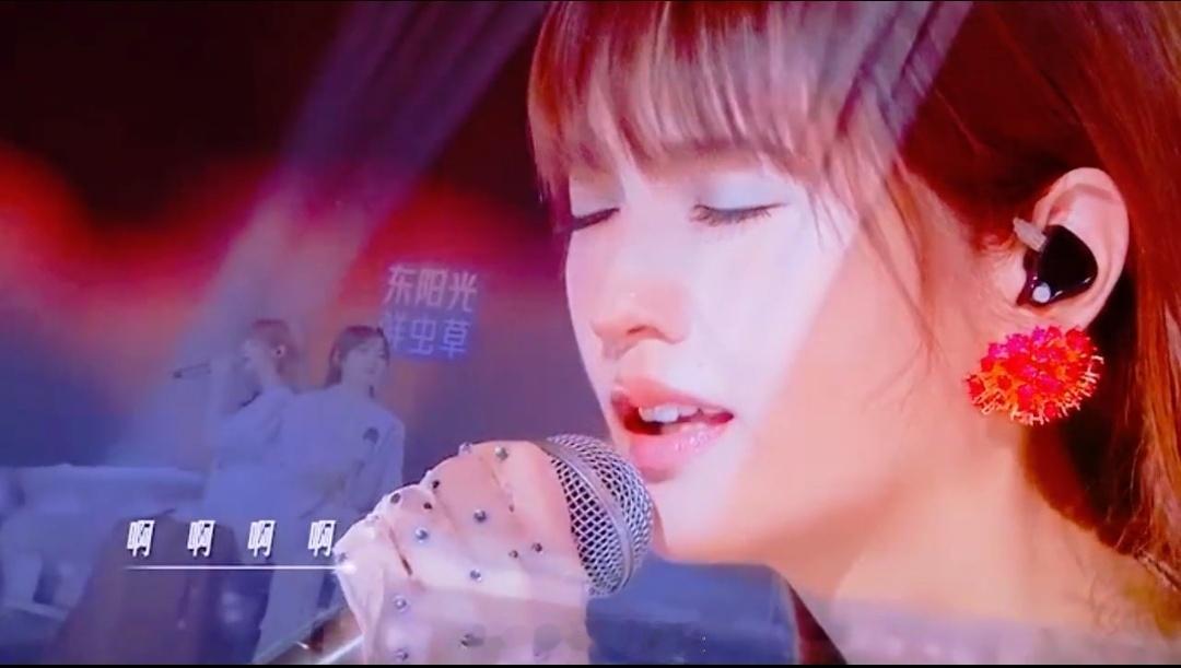 真的被杨丞琳的现场杀疯了！终于明白什么叫教科书级别的“开口跪”，完全不是夸张吹捧