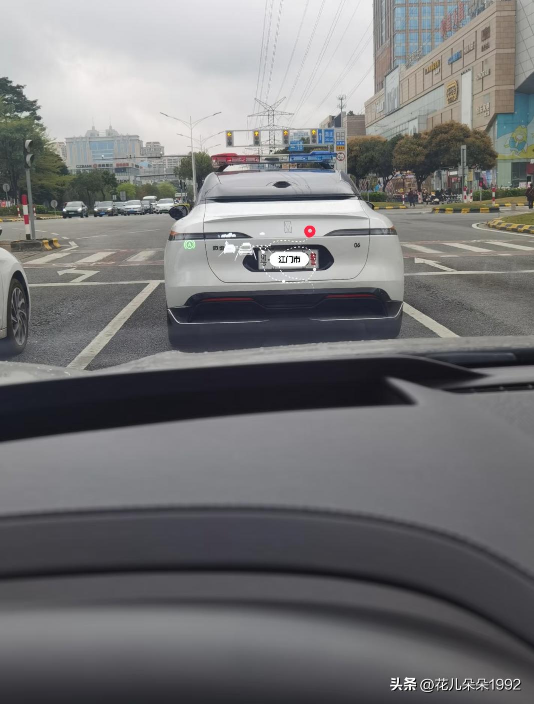 江门用阿维塔做警车了吗🤨
上班看到一辆警车这么帅
还开得贼快
追上去一看阿维塔