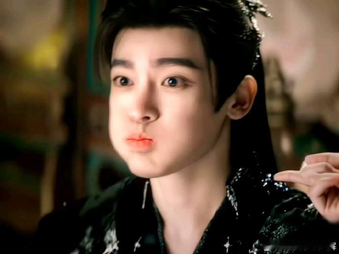 侯明昊空降救命！我的墙头侯明昊空降了！玉茗茶骨里他的眼神戏绝到我反复刷，现实中又