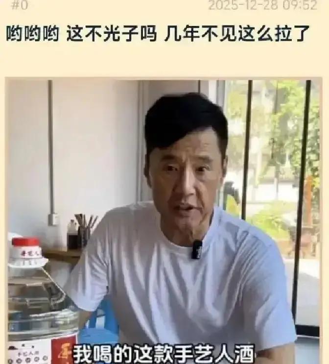 19万一场，酒卖不动了
 
于荣光最近一场直播，19万人围观，最后只卖出15万块