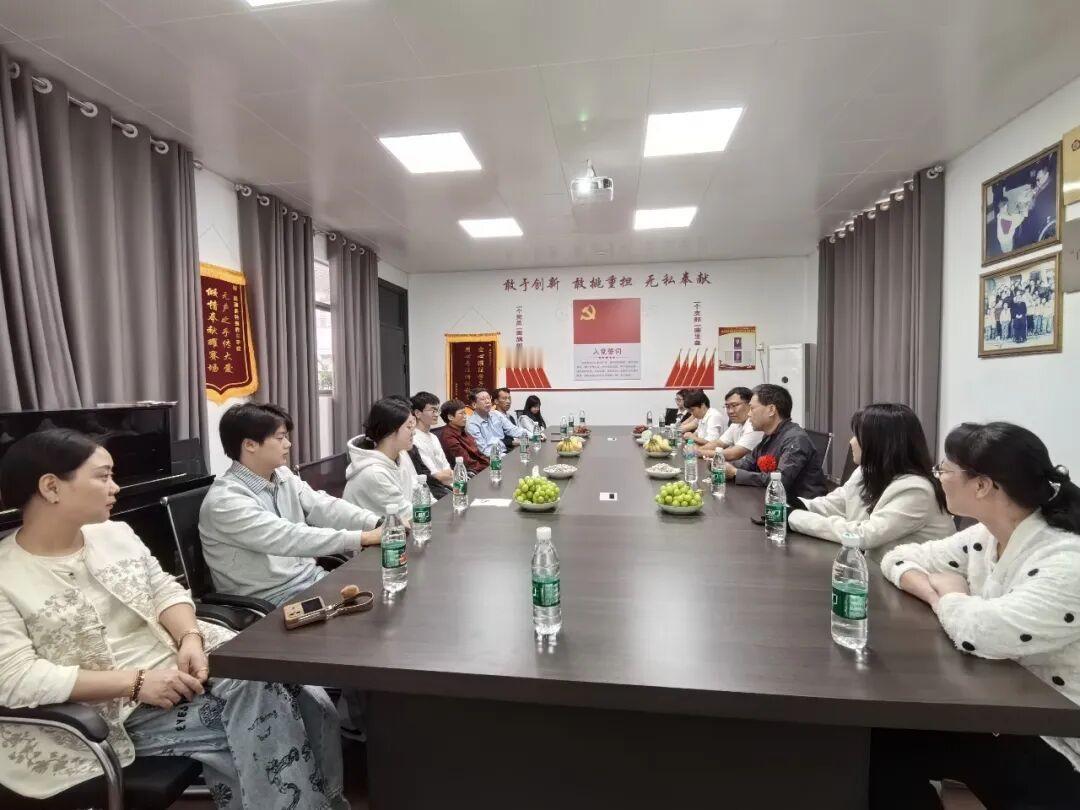 江西婺源县特殊教育学校10月23日举行江春林老师光荣退休仪式！
​