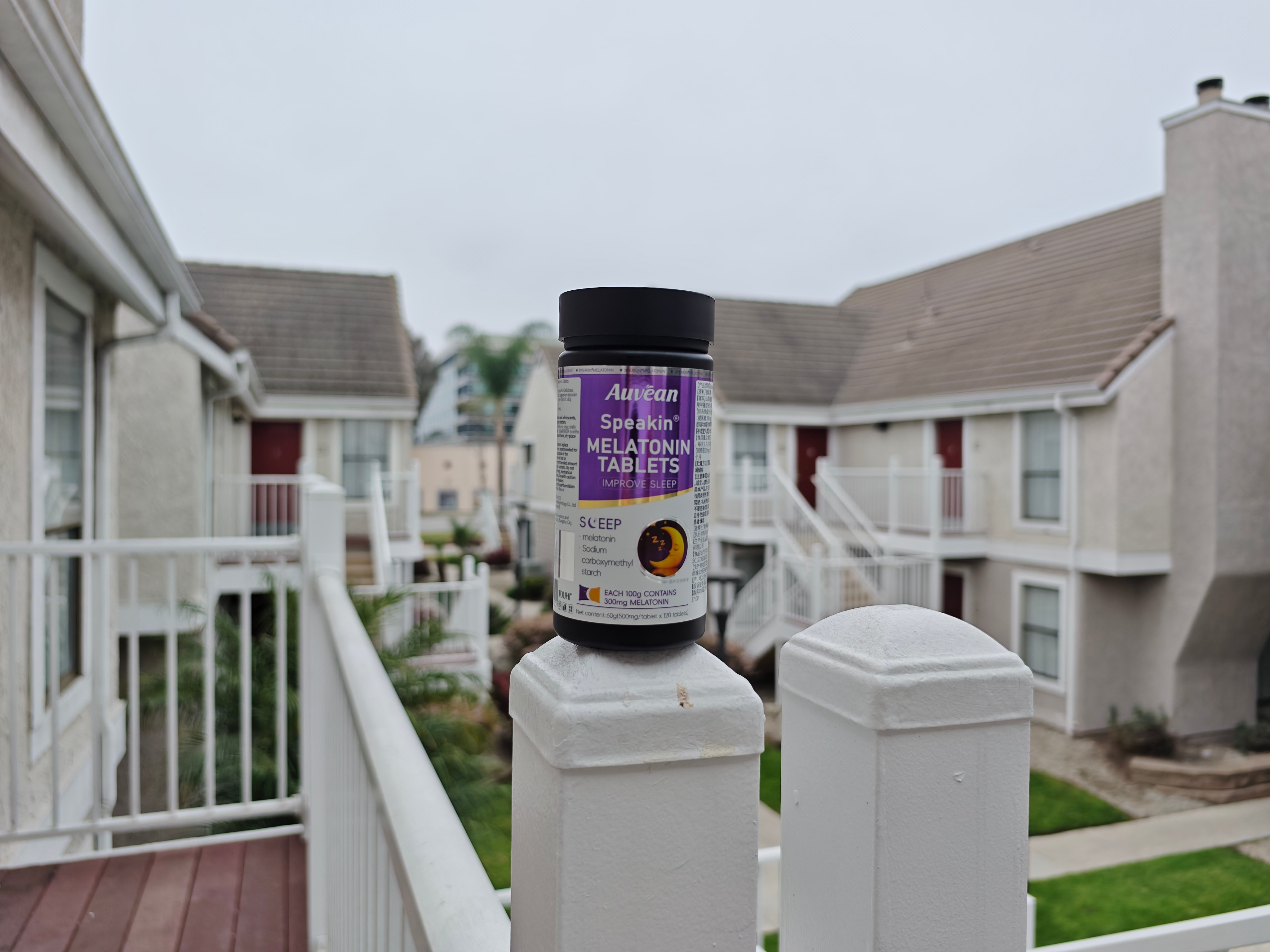 褪黑素这个东西，还是太权威了。晚上睡这么好，白天再困说不过去了吧？