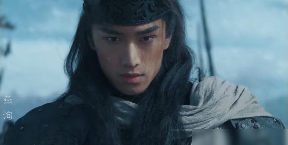 别再刷什么“九年意难平”了。我告诉你，资本根本不在乎你的眼泪，你的青春只是它新一