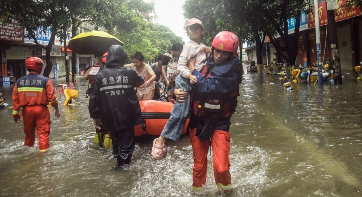 超8000人投入广西抗洪中国人民再次向世界证明了团结的力量。广西洪灾发生后，人民