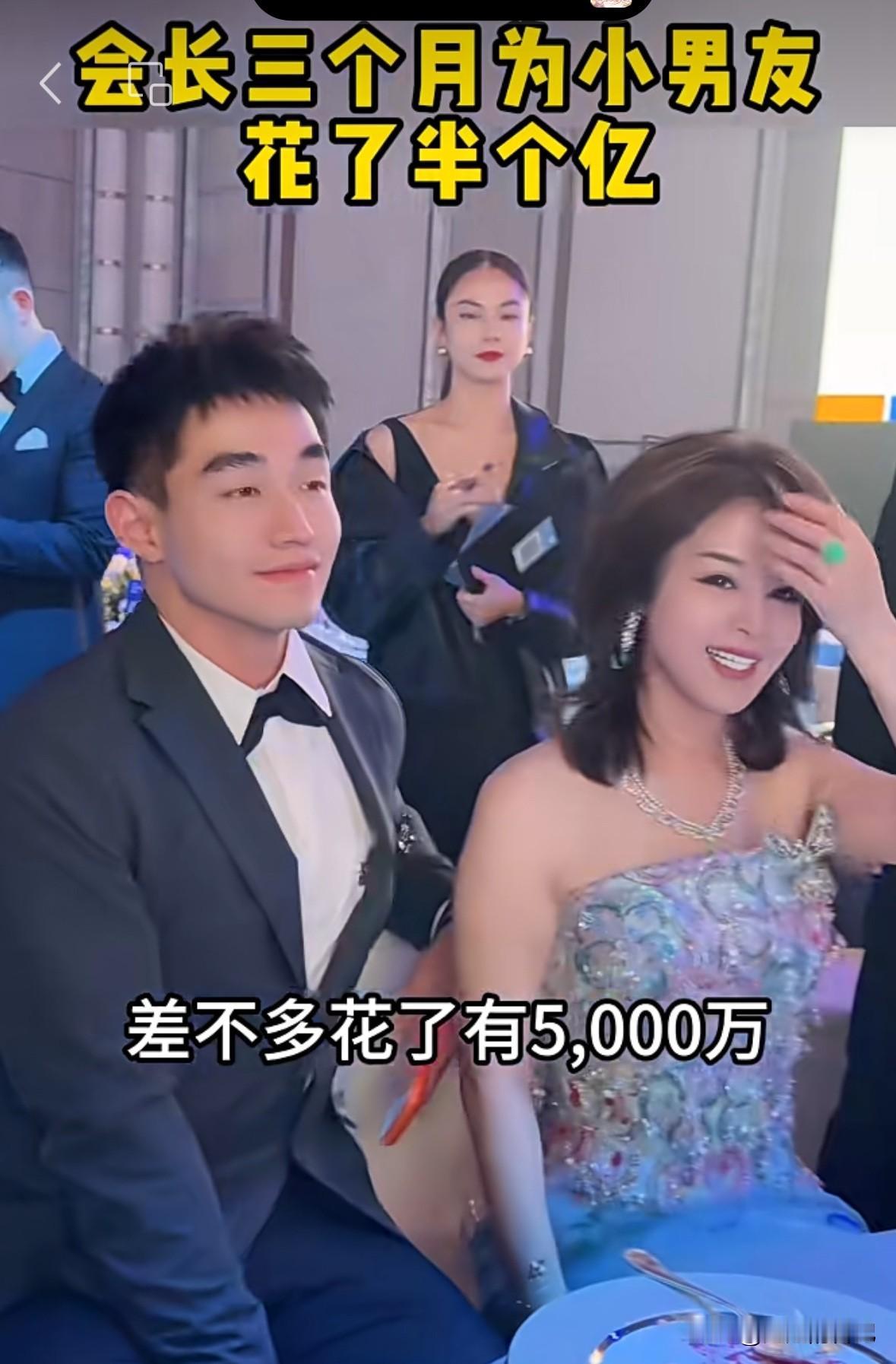 网友说于文红“小男友看你都恶心”于文红说“我的钱不是给男孩子看的，我光衣服就送了