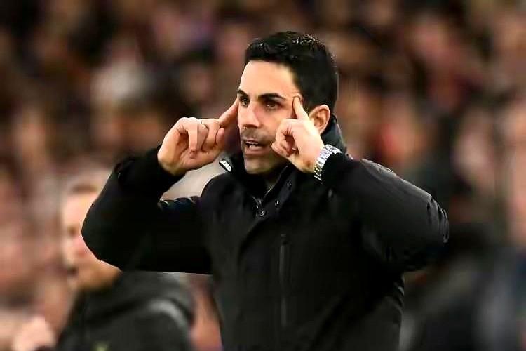 谁能想到，英超现在最有观赏性的进攻，竟然是扔界外球。

布伦特福德那个21岁的意