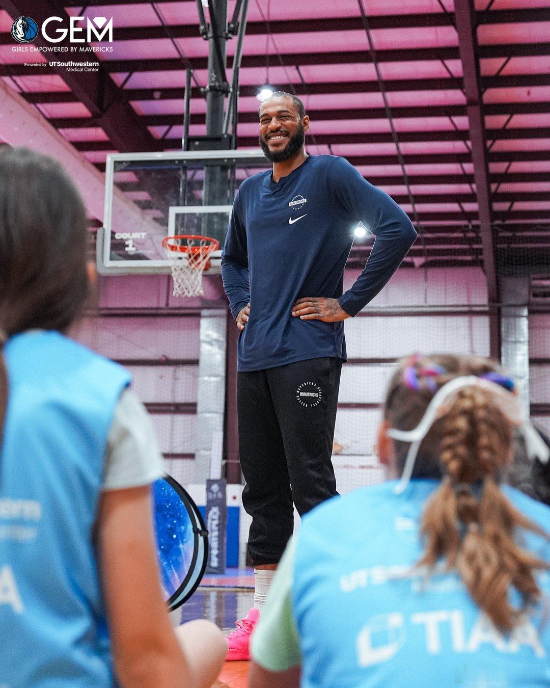 MFFL 加福德参加我牛儿童夏令营。马刺1比2尼克斯马刺终结尼克斯季后赛13连胜