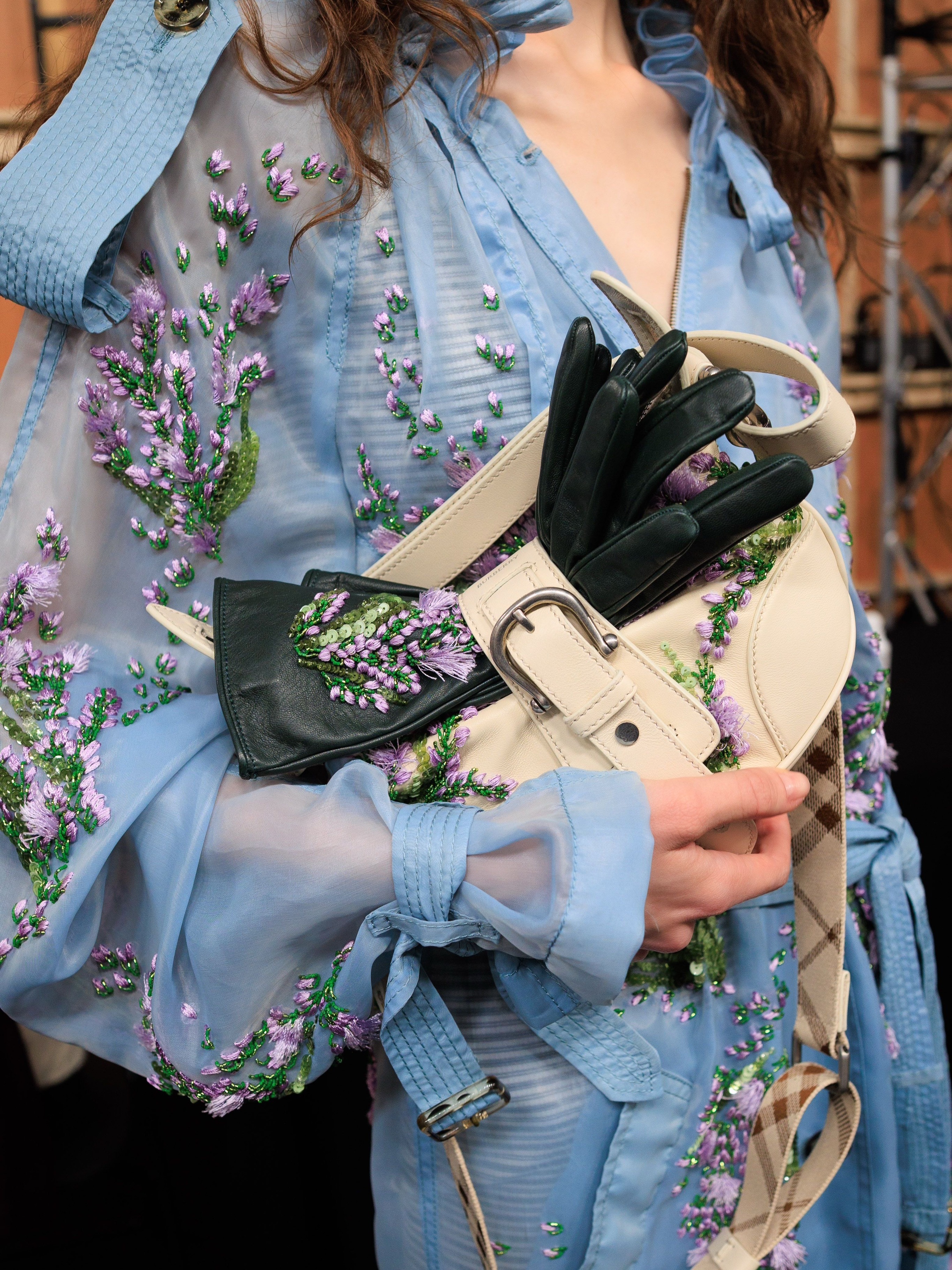 Burberry 2027夏季系列时装秀 包包细节分享：手袋crush一眼惊艳的