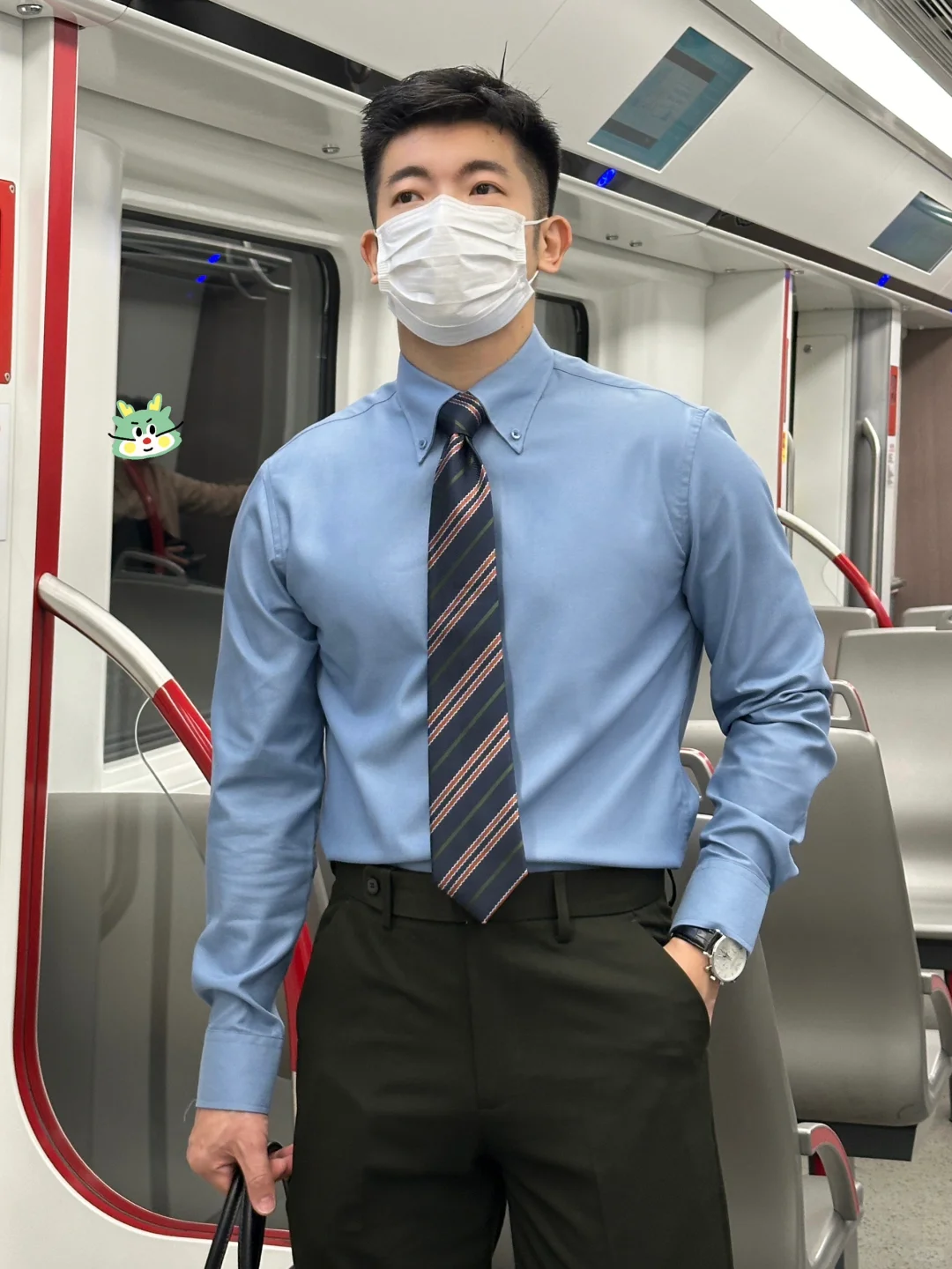 上班族通勤cleanfit离不开一件干净的蓝衬衫