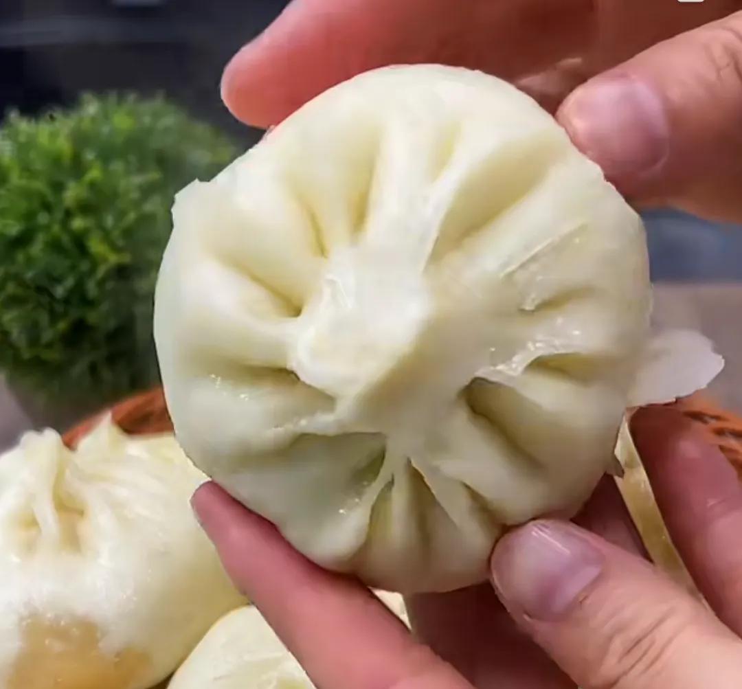 蒸一个包子要十分钟，蒸五个包子需要多长时间？