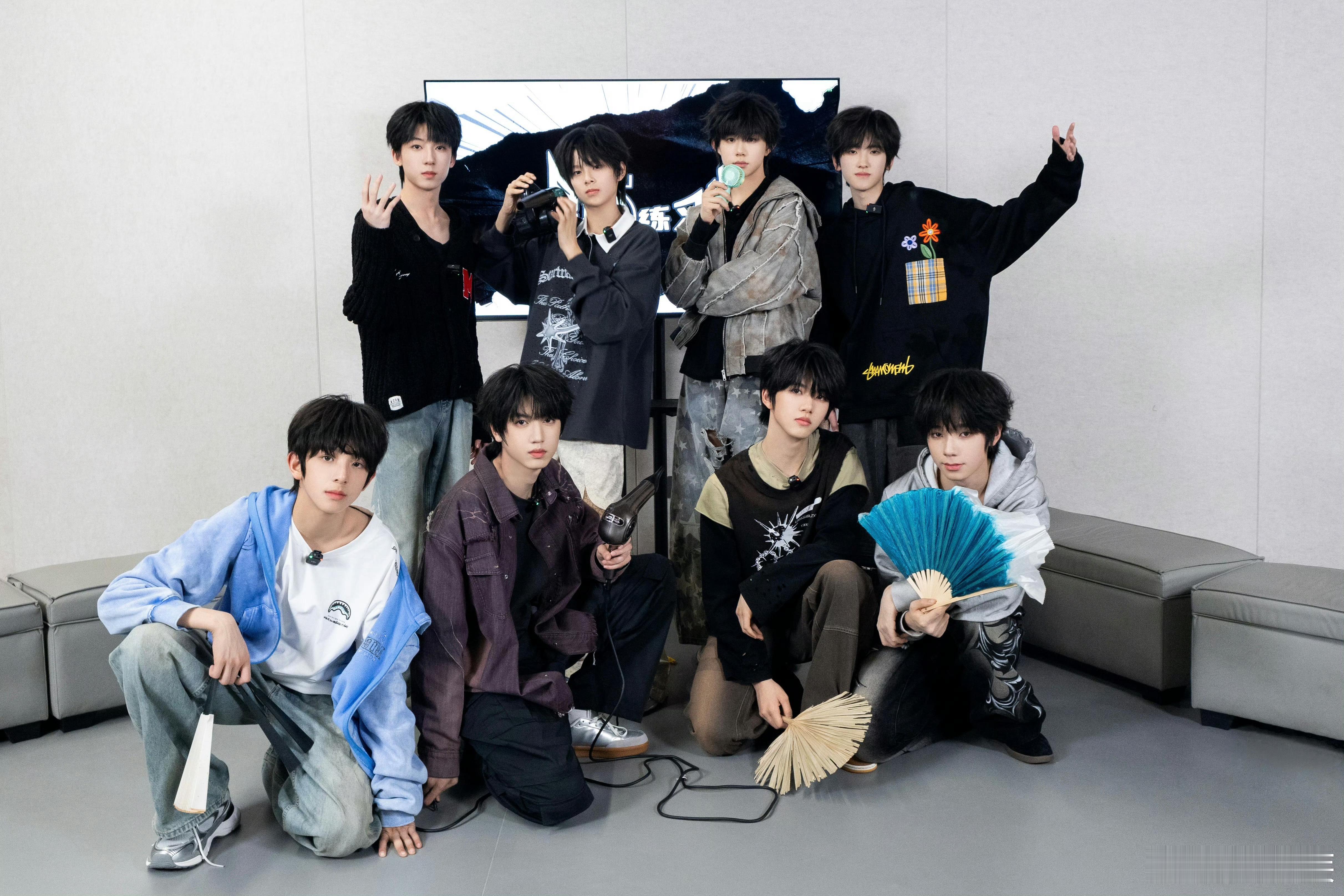 🎀🎀TF四代已经出道了团名：TSR肆意少年成员：王橹杰 杨博文 张桂源 陈奕