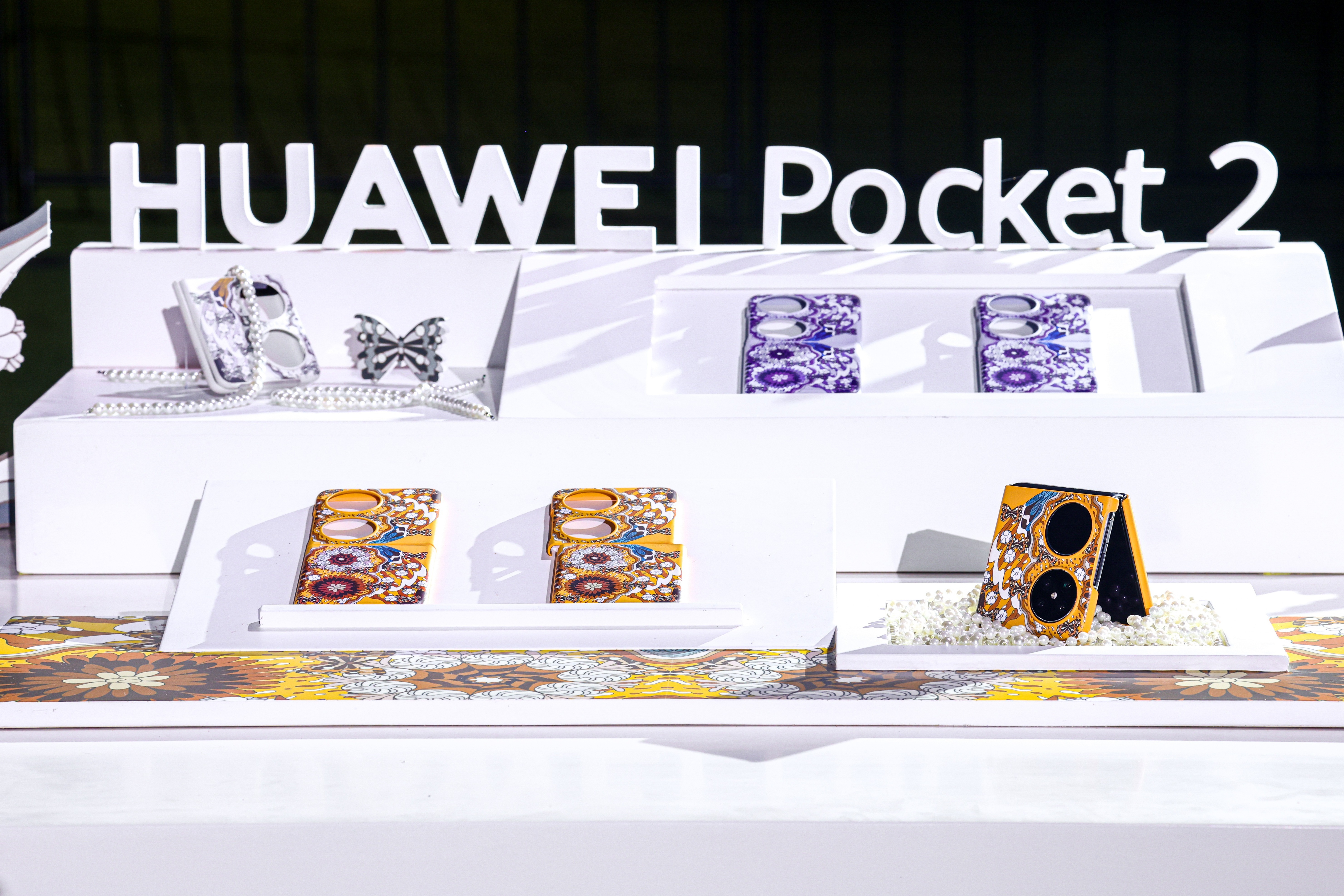 今天最值得关注的，无疑是华为刚发布的小折叠屏华为Pocket 2，不同于以往发布