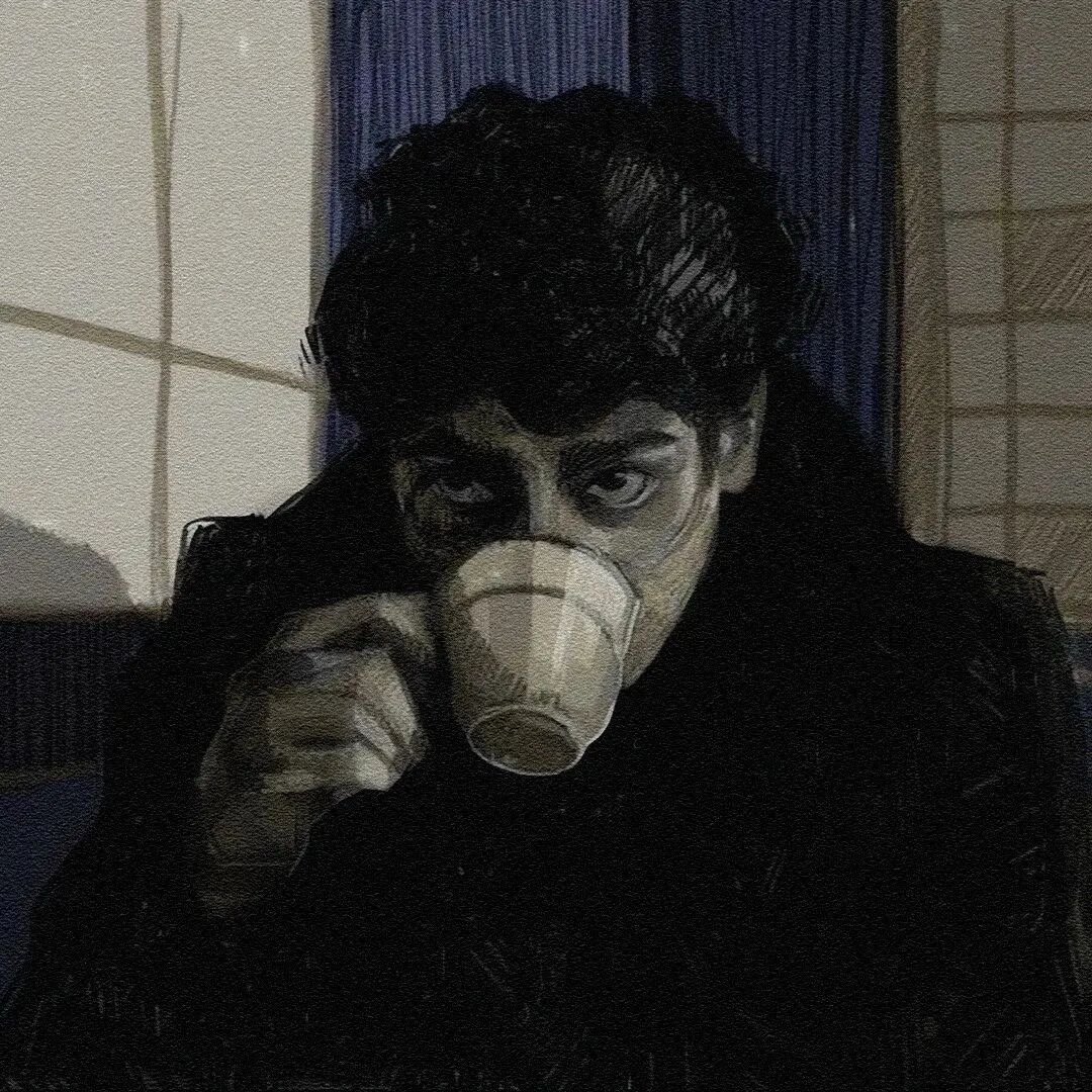 其实他早就醒了 看到你的信息先去打了两把游戏 觉得无聊才想起你 随意发了句问候 