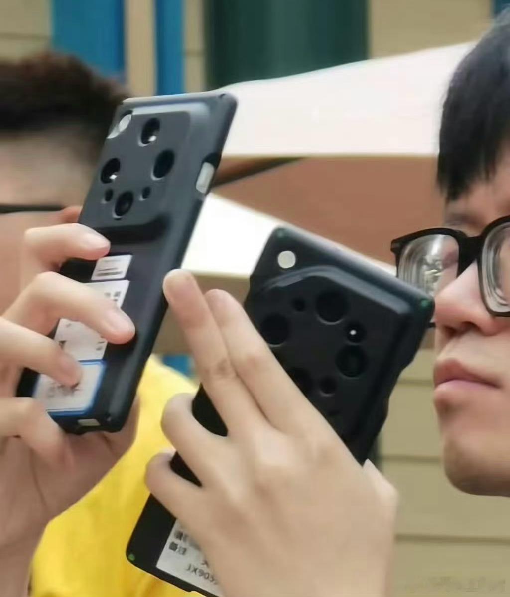 OPPO Find X9 Ultra最新带壳真机曝光，虽说带着保密壳，但大概率还