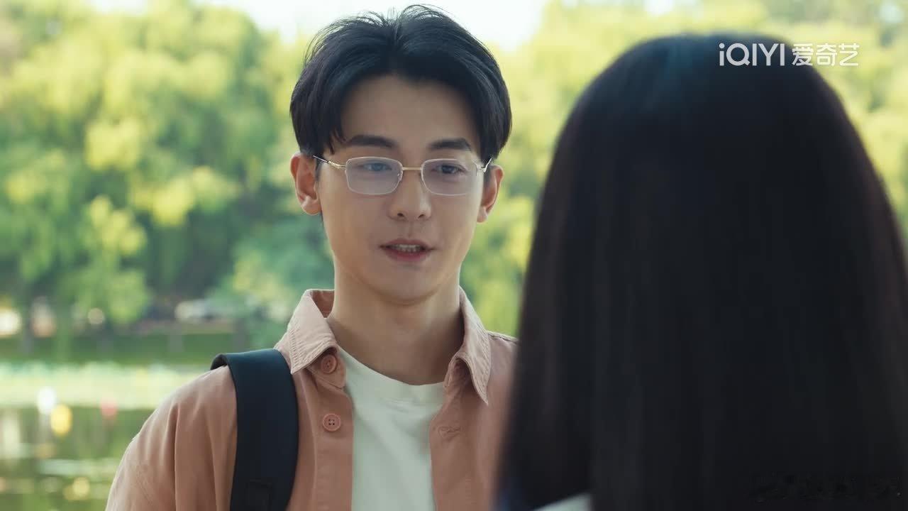 电视剧岁月有情时 第13集，这个师哥也算个爽快人，演员也挺眉清目秀的，男主长得帅