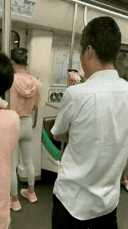 大哥是个很刑的人。
真的特别刑。