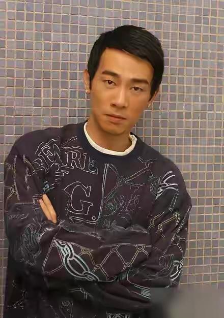 59岁陈小春不敢退休，背后是无数父母的现实写照
 
59岁的陈小春依旧不敢停下工