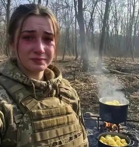 一名乌军女兵，在接受乌克兰电视台采访，被问到前线当下更缺人，还是更缺无人机时，她