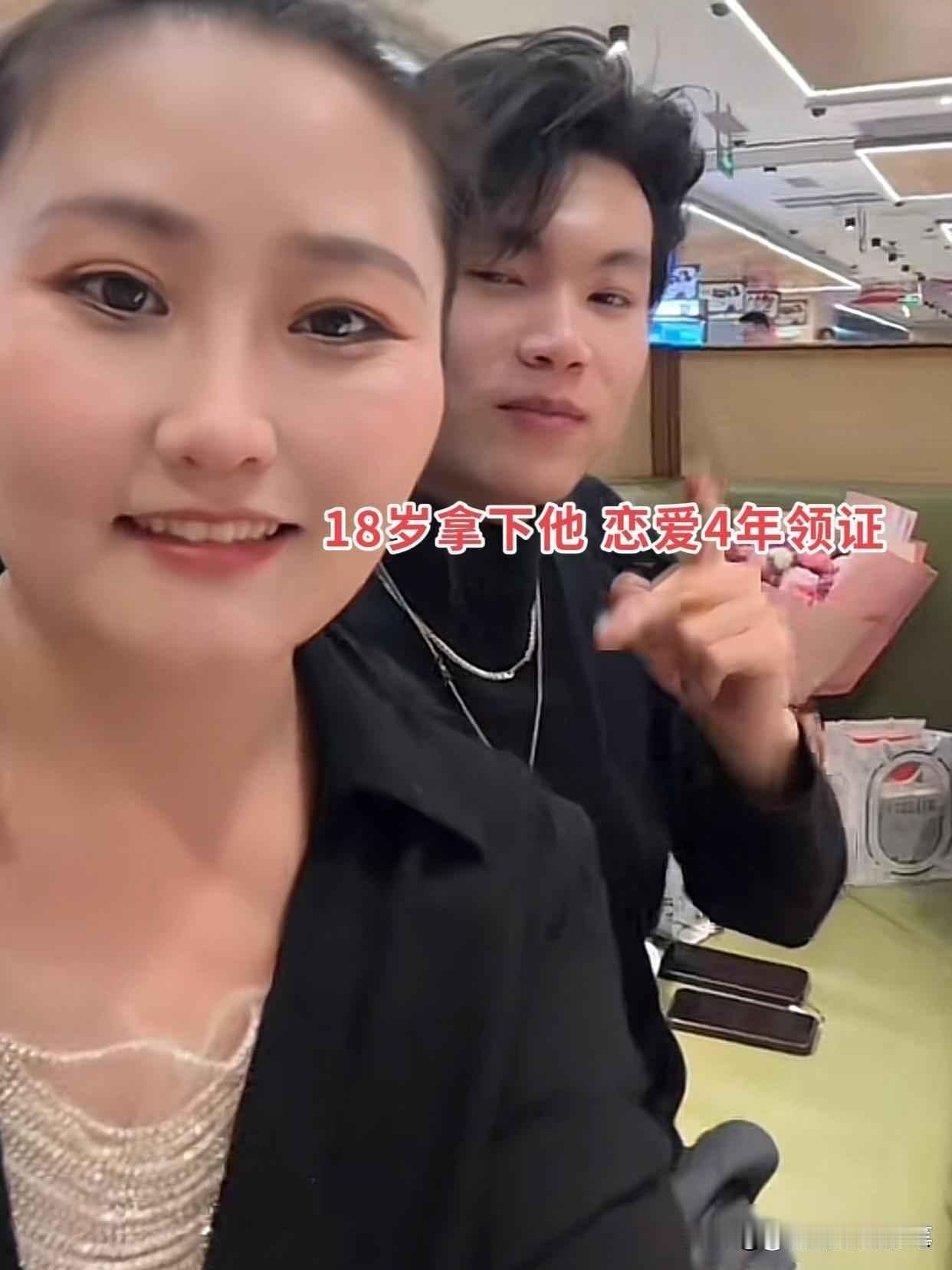 41岁女子炫耀00后老公，竟与婆婆同岁，网友质疑：他不懂事你也不懂？
爱情能否无