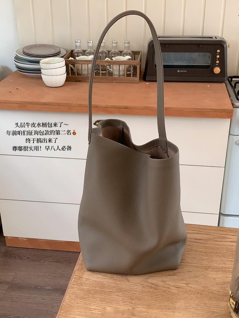 大家还记得当初投票出来的水桶包不～终于搞出来啦[举车]非常简单大气的包包 配上头