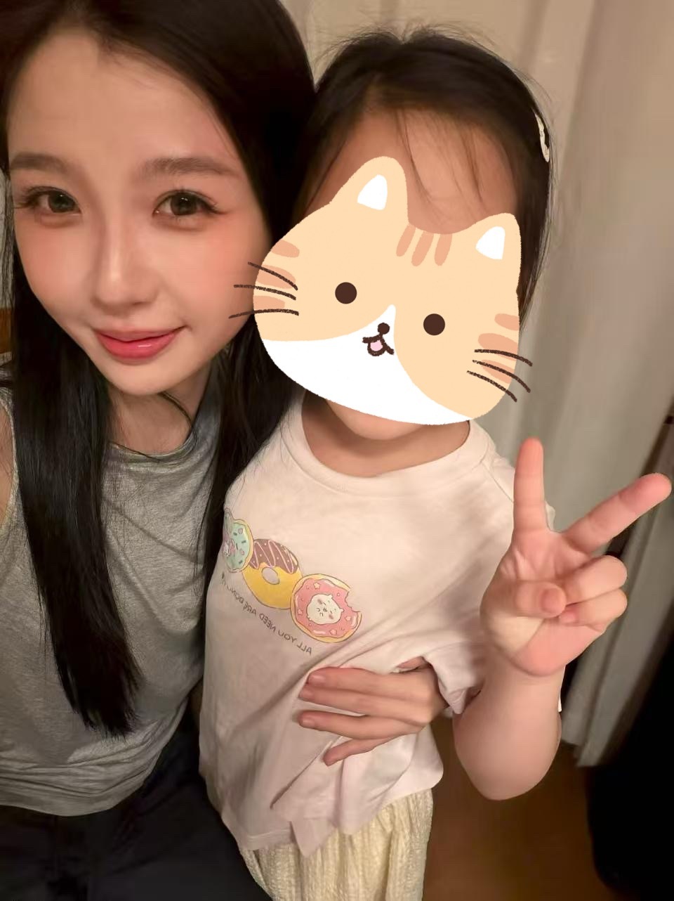 你是说在外面吃饭偶遇虞书欣还合影了吗豆包豆包请把我变小！！ 