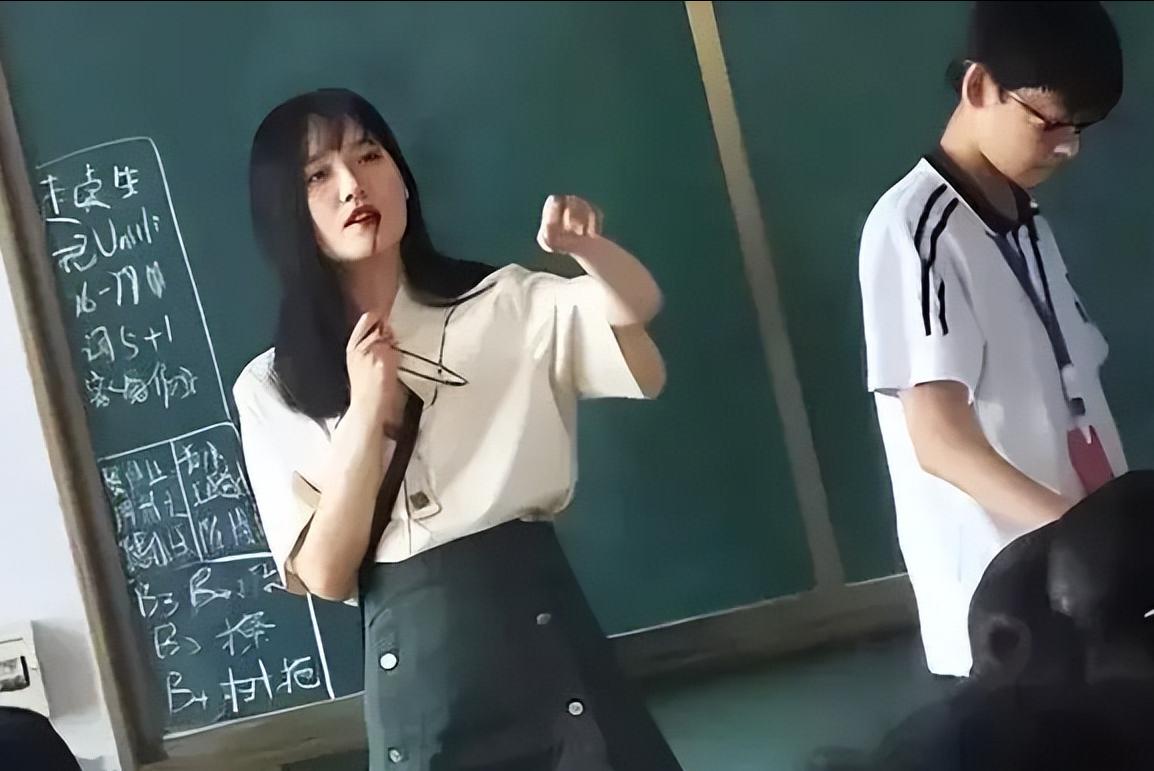 28岁女教师多次与17岁男生开房，家长发现孩子越来越瘦，怒报警
近日，一件骇人听