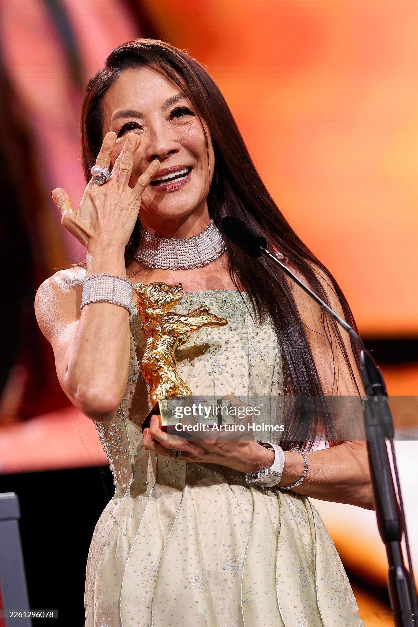 杨紫琼获得柏林电影节终身成就金熊奖： 