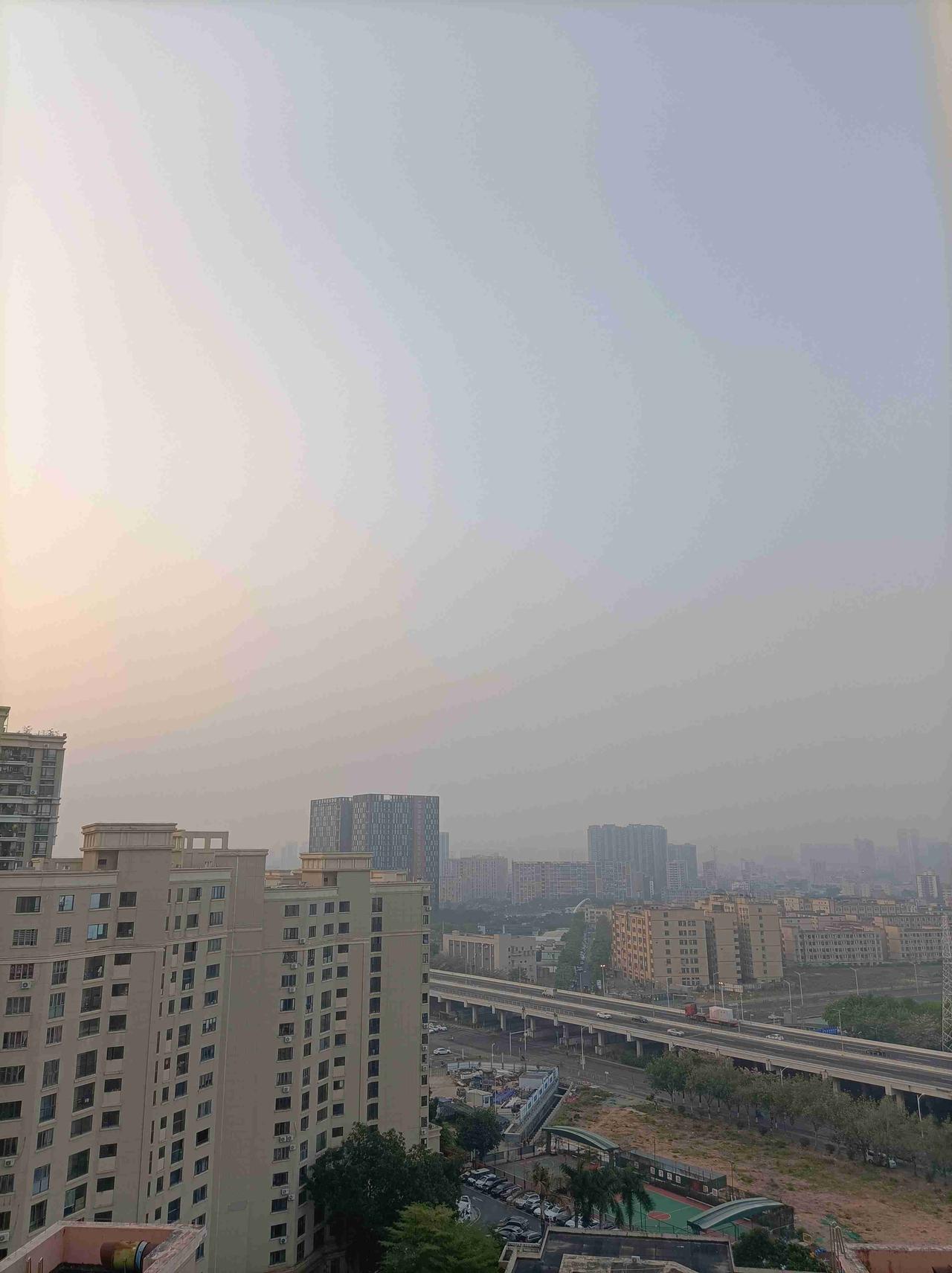 我的今日状态：😁轻松愉快
我这里的天气：🌤️多云:今日深圳雾转多云，气温19